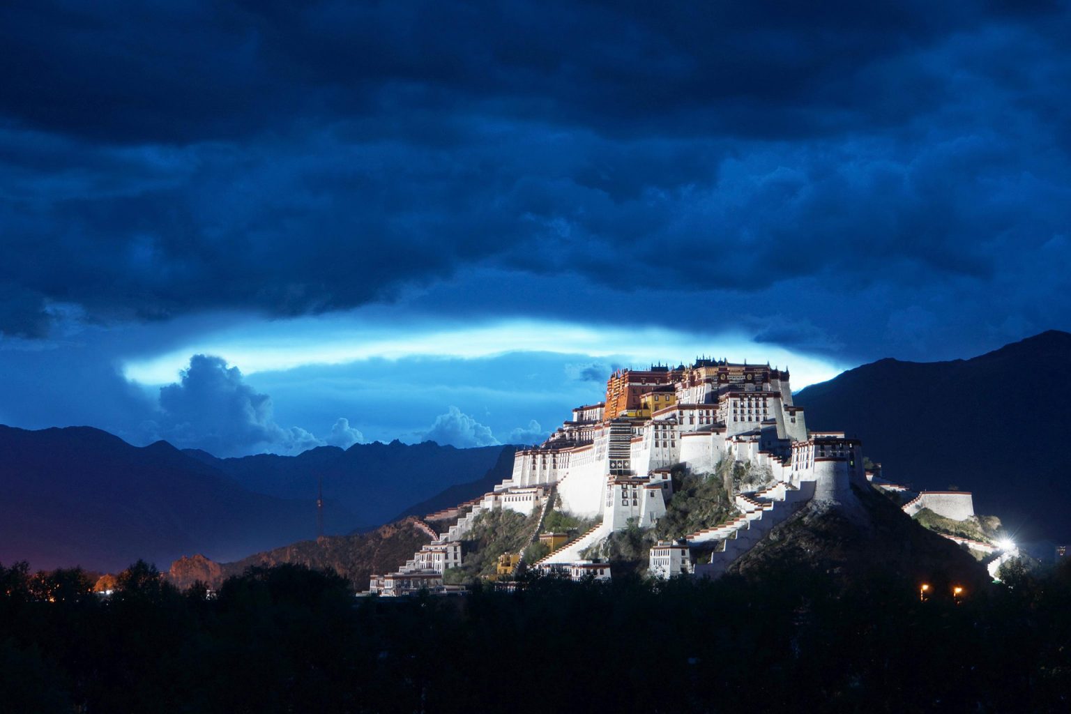 gallery china tour with panda holding and tibet exploring