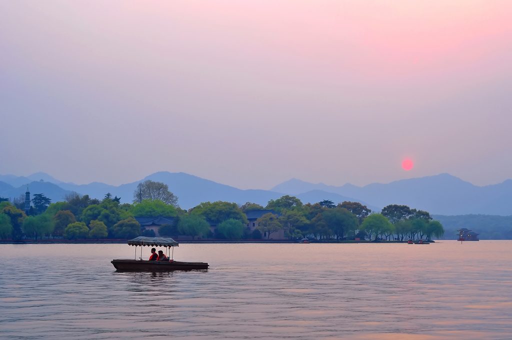 Cruise and Sunset at Hangzhou West Lake