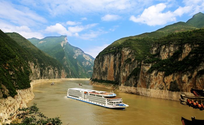 century paragon cruise at qutang gorge