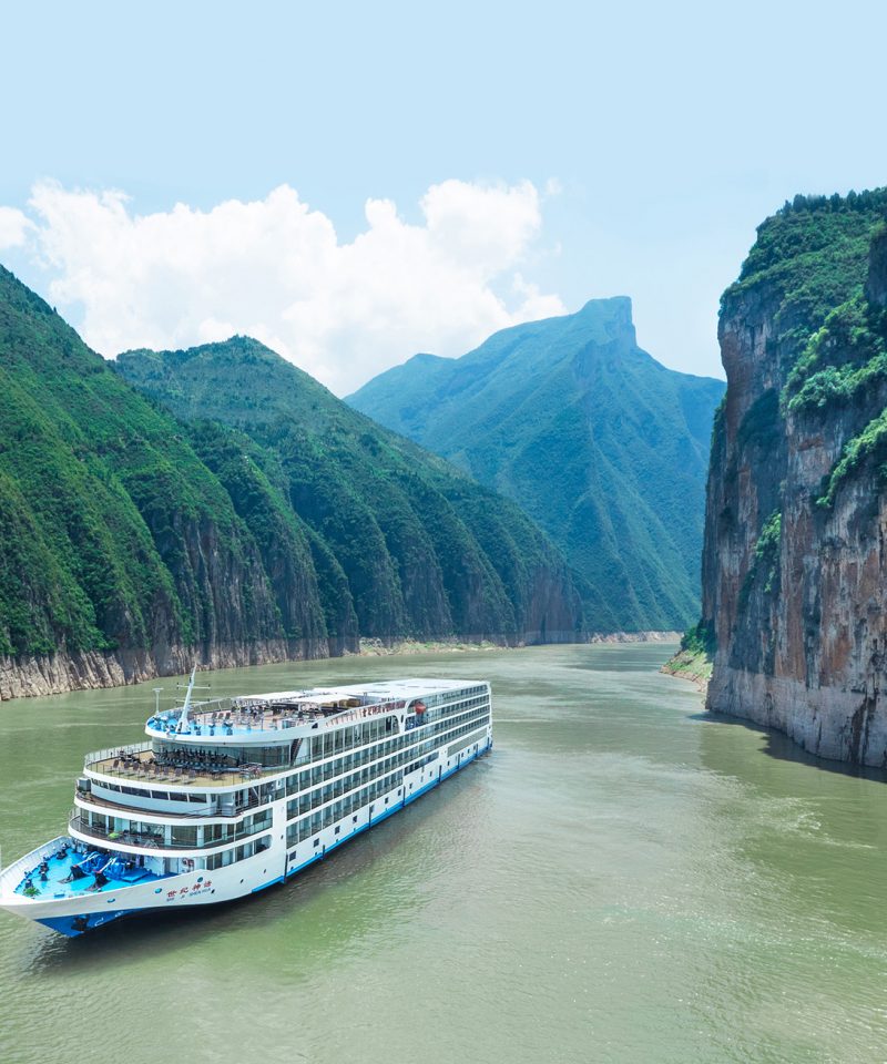 century paragon cruise at qutang gorge_2