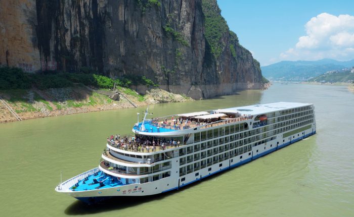 century paragon cruise at qutang gorge_2