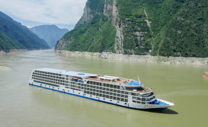 century paragon cruise at wu gorge