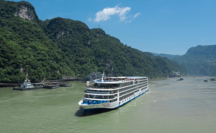 century paragon cruise at xiling gorge