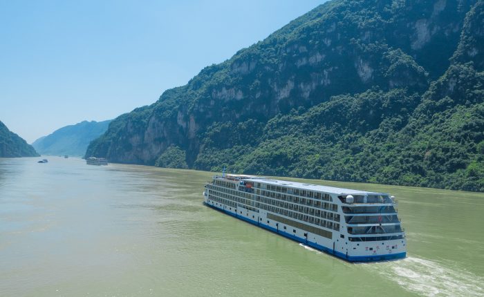 century paragon cruise at xiling gorge_2